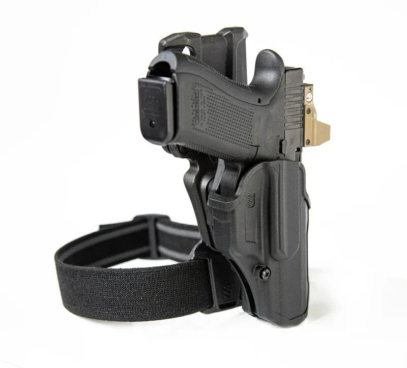 blackhawk-t-series-l2c-overt-holster-for-glock-17.webp