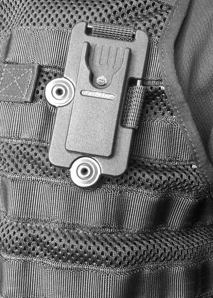 peter-jones-klick-fast-system-dock-molle (1).webp