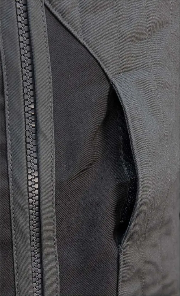claymaster-shooting-vest-close-up.webp