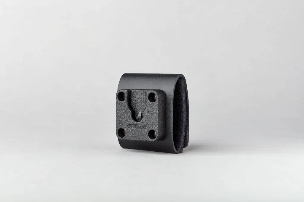 [FG-42-000034] Klick Fast Dock on Leather Belt Loop with Velcro Fastening